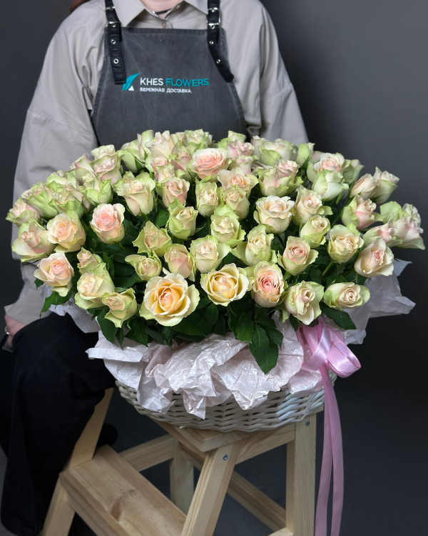 Розы в корзине недорогие 101 Кения