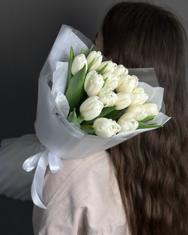 Букет 15 белых тюльпанов
