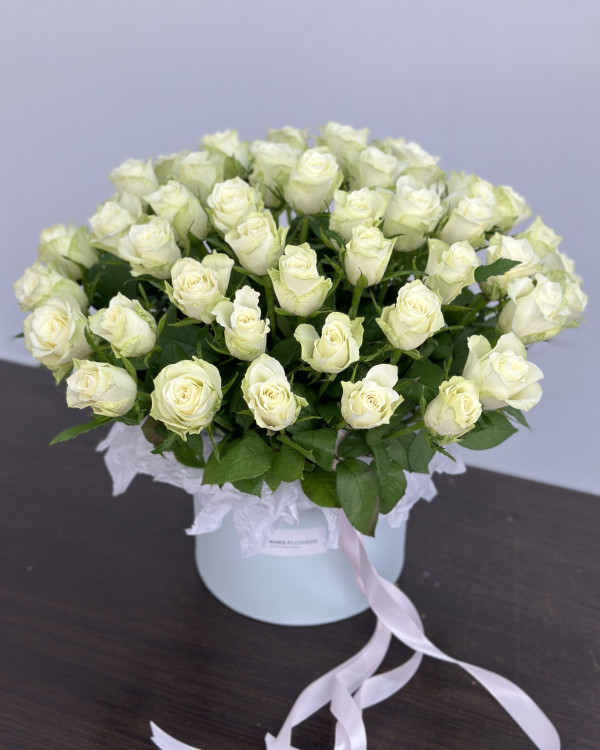 Белые розы в коробке XL