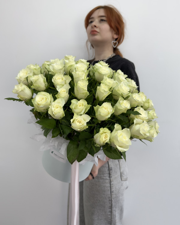 Белые розы в коробке XL